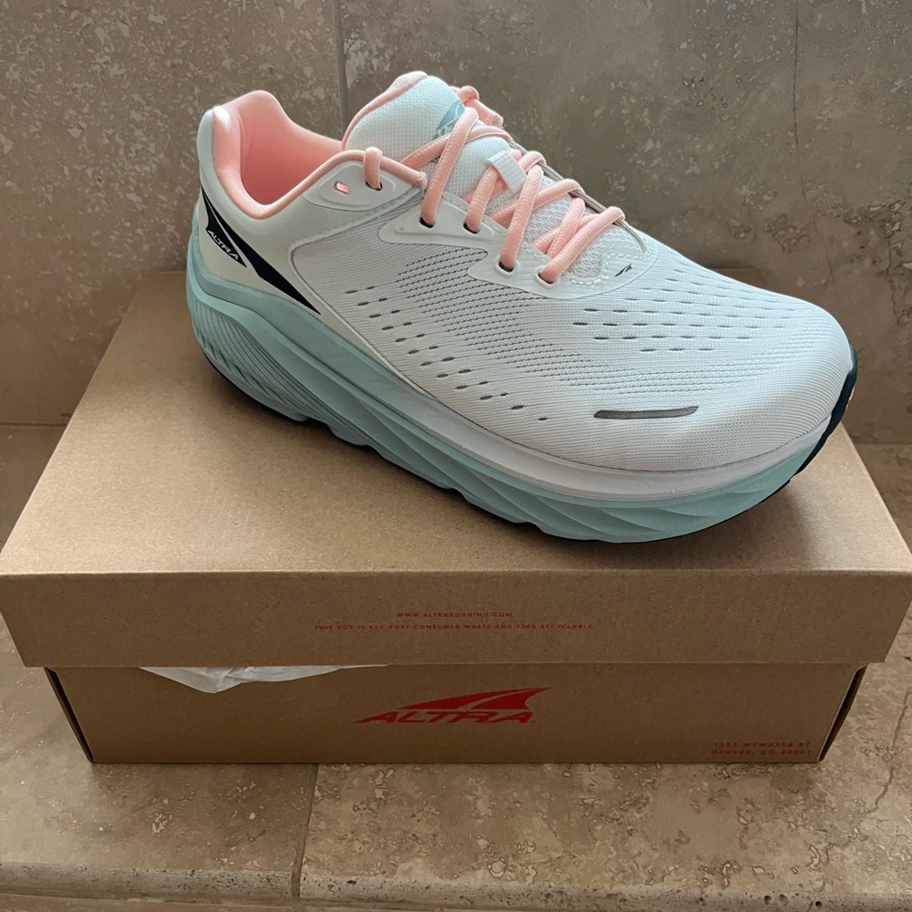 BNIB Altra Via Olympus Running Shoes